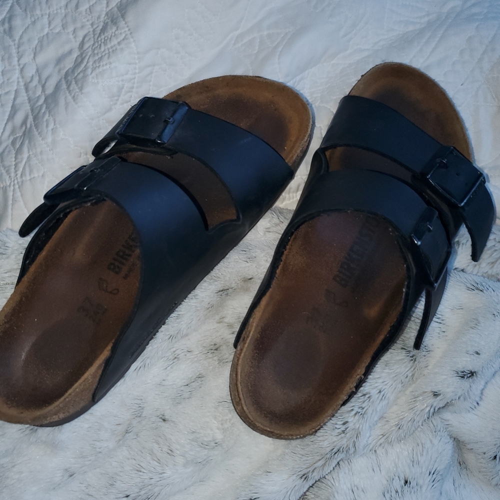 Black Birkenstock's
